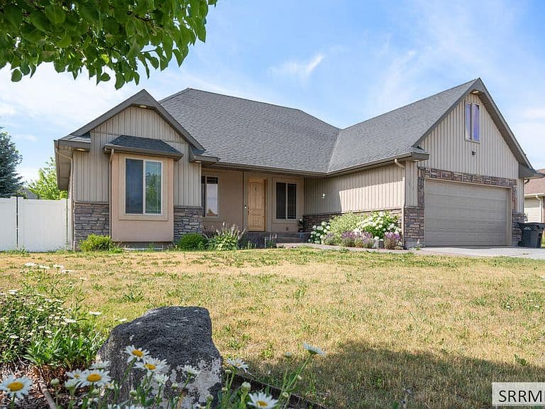 2612 Eastview Dr photo 3