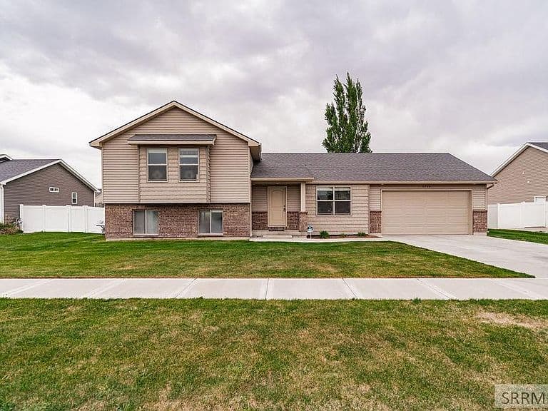 3750 E Ridgeland Dr photo 2