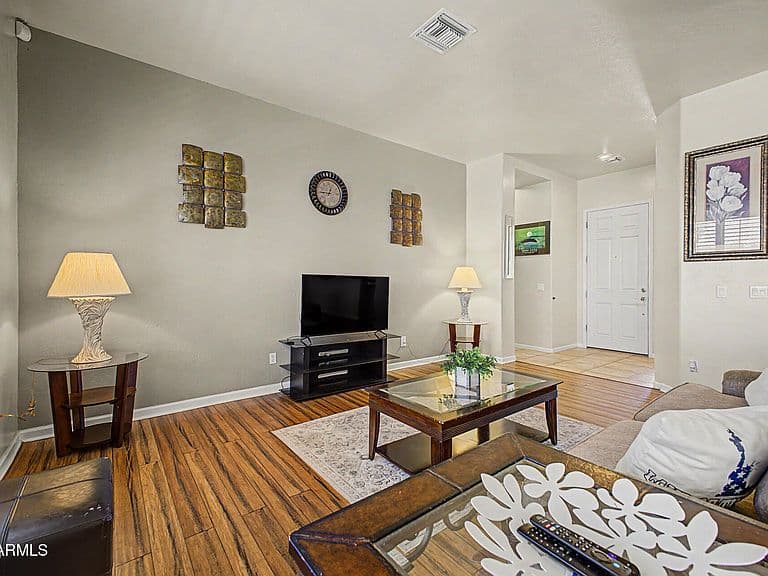 1232 E MELROSE Loop photo 4