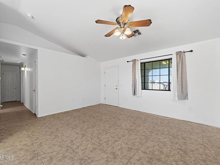 367 E CONGRESS Avenue photo 3