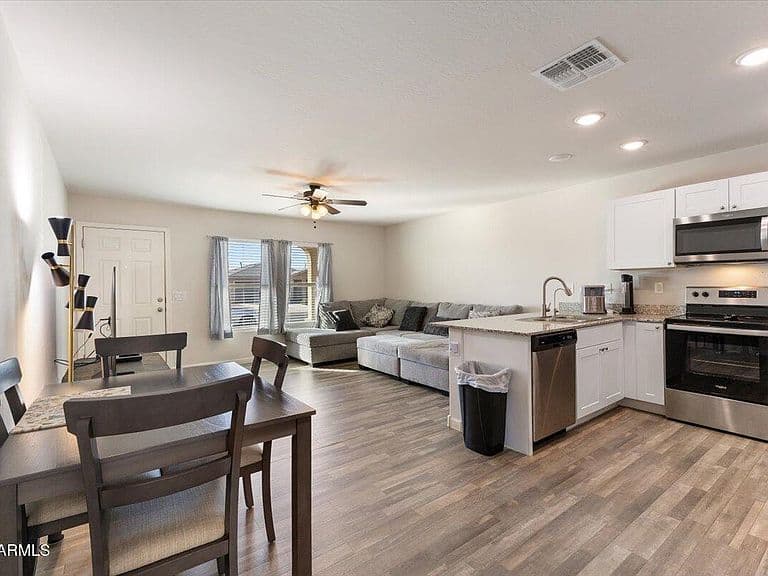 156 W Douglas Ave photo 5