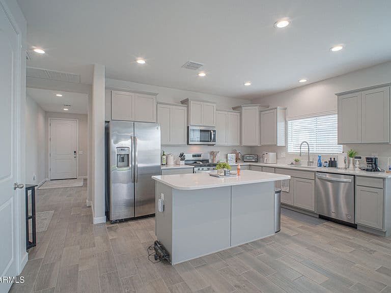 37803 W SANTA MONICA Avenue photo 4