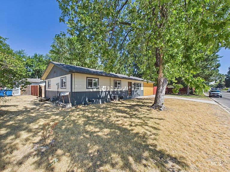 605 Harmon Way photo 3