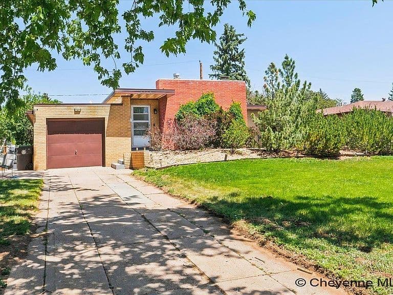2768 Olive Dr photo 1