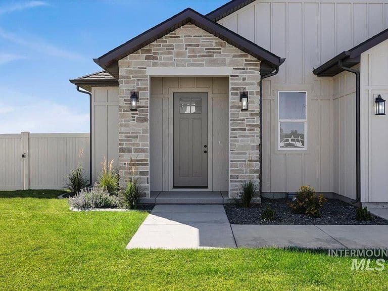 563 Moonstone Rd photo 4