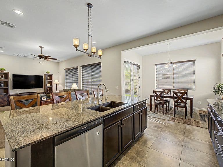 2690 E HAZELTINE Way photo 4