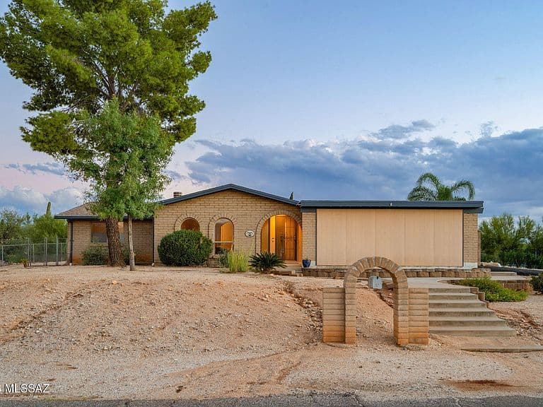 10050 E Lorian St photo 2