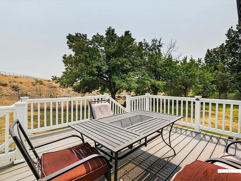 1015 Park Ln photo 2
