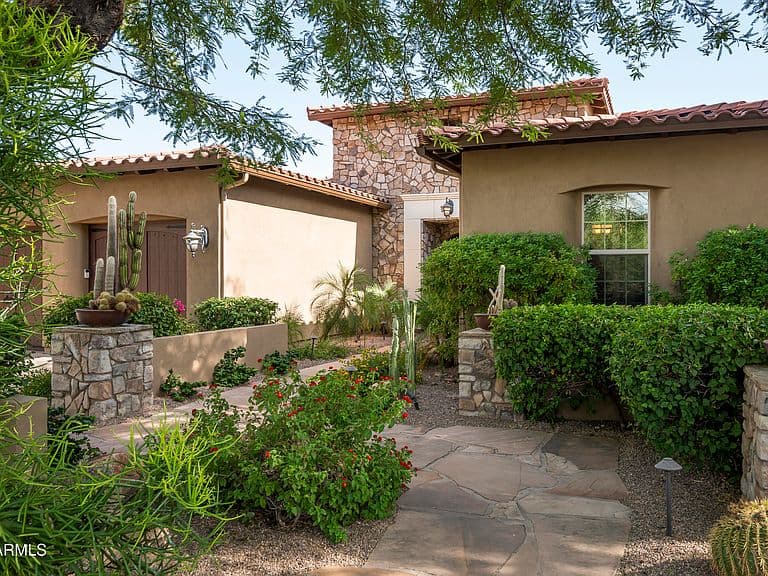9413 E DESERT VILLAGE Drive photo 2