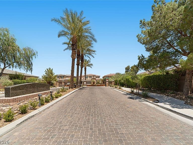 481 Las Alturas Ave photo 5