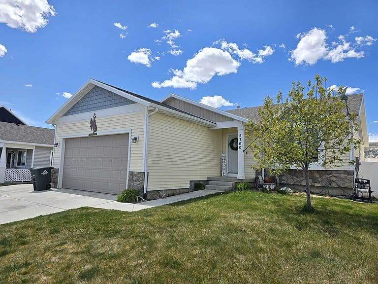 5760 Sun Ridge Dr photo 3