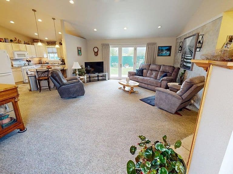 205 Indian Lookout Dr photo 3