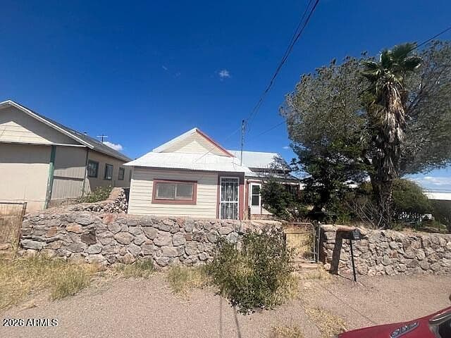 404 MCKINLEY Avenue photo 1