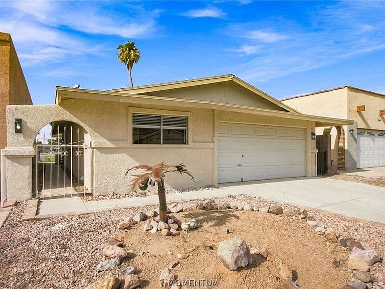 2553 Country Club Drive photo 2
