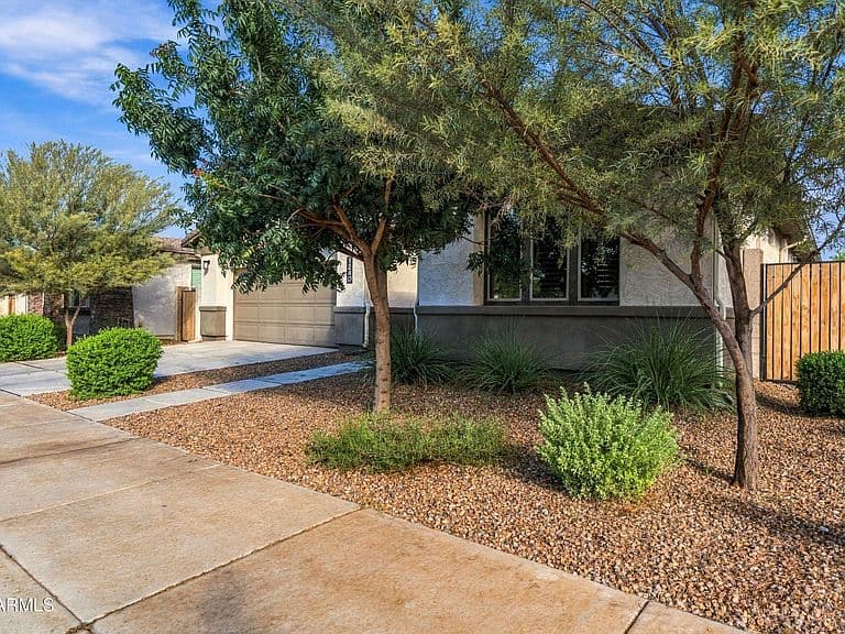 1240 W CAMINA BUENA Vista photo 5