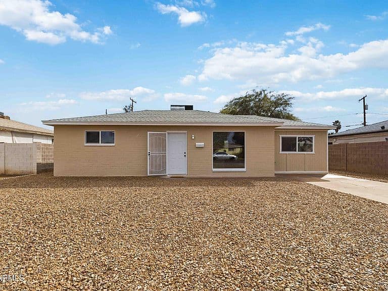 3001 W Loma Ln photo 2