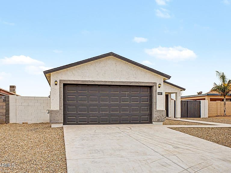 8697 W CONCORDIA Drive photo 5