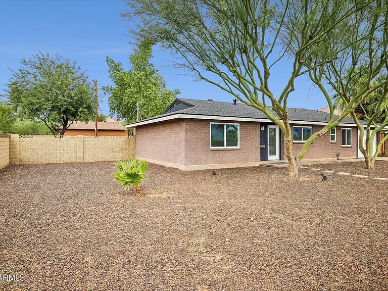 4002 E DEVONSHIRE Avenue photo 4