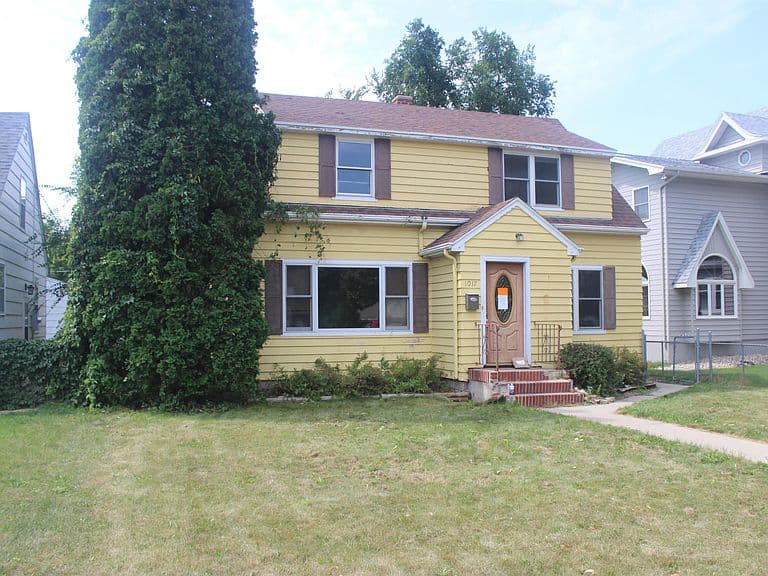 1017 N Main St photo 2