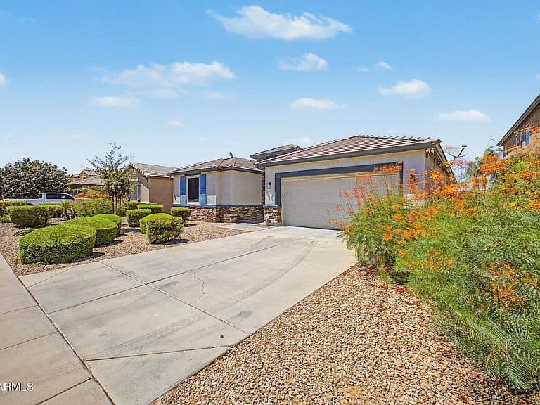 744 W DESERT HOLLOW Drive photo 4