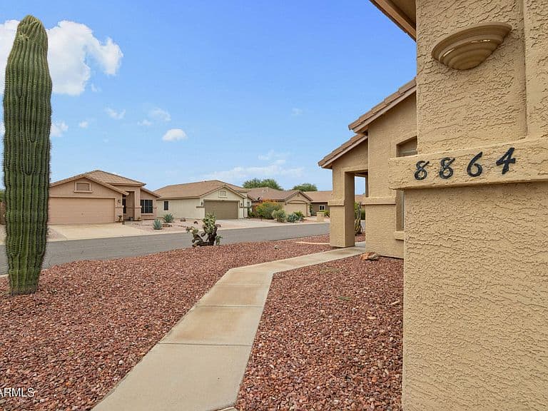 8864 E RED MOUNTAIN Lane photo 3