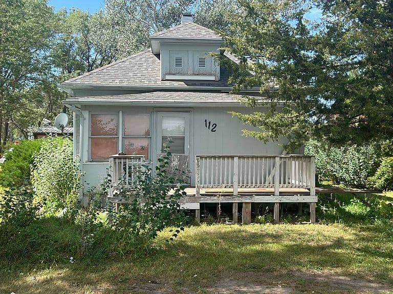 112 Stockwell St photo 1