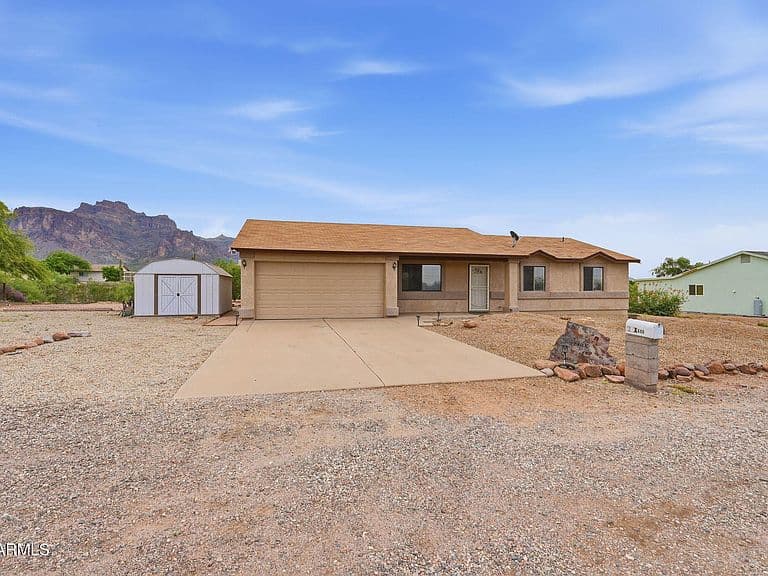 699 N ARROYA Road photo 3