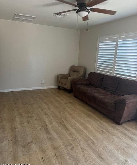 433 E LINDEN Street photo 2