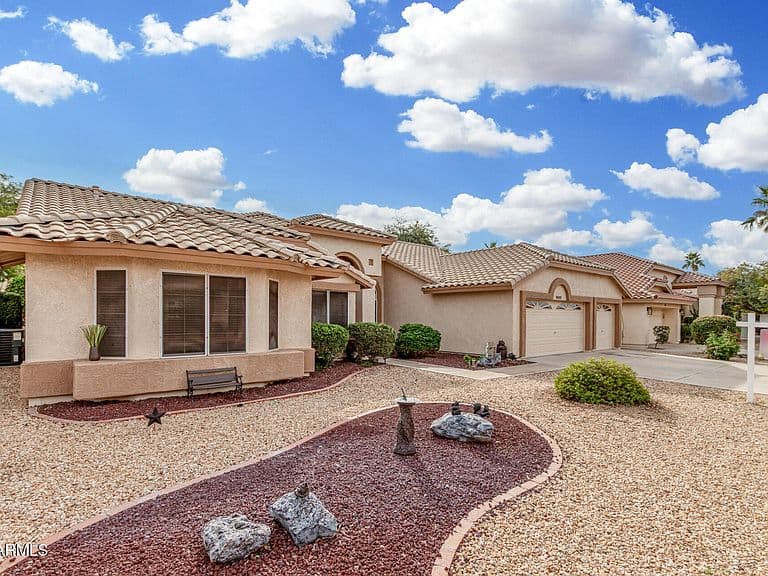 9007 W Kerry Ln photo 2