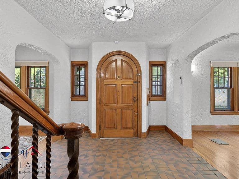 1042 S David St photo 2