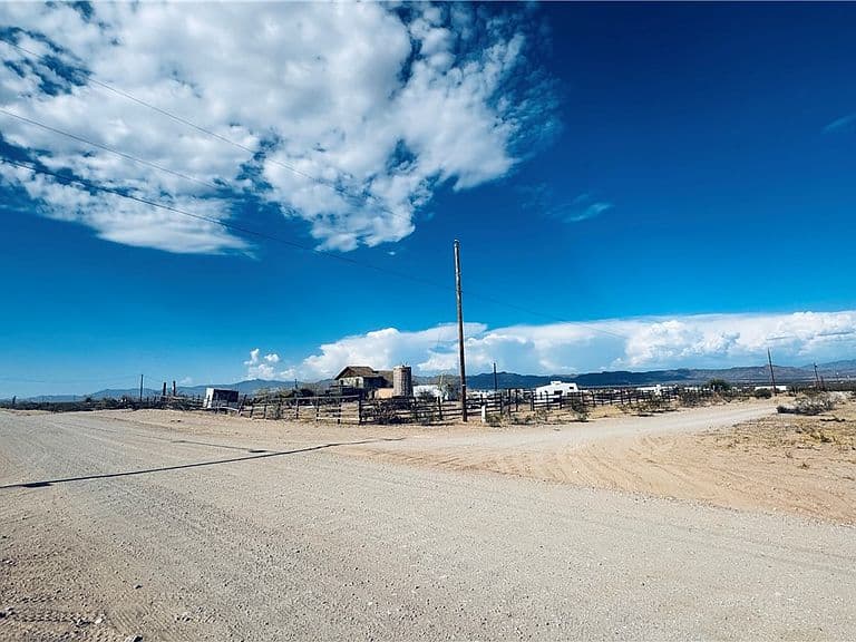 2724 S Jade Road photo 4