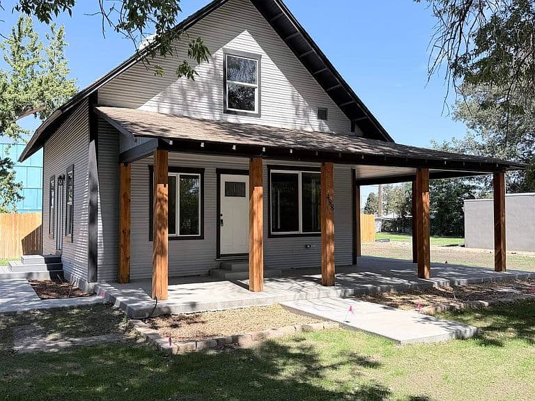 488 3rd Ave W photo 2