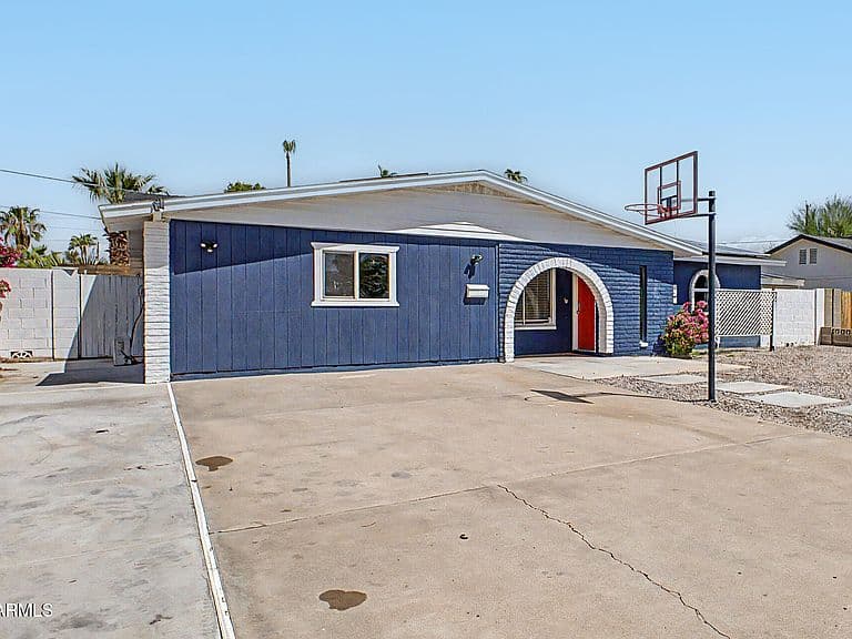 3224 E SWEETWATER Avenue photo 2