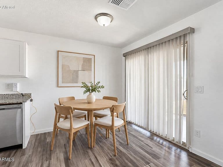 2024 E Velvet Place photo 5