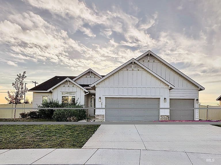 2815 N Klemmer Ave photo 1