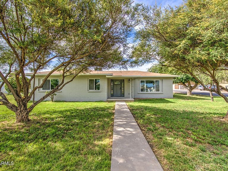 512 E NARRAMORE Avenue photo 1