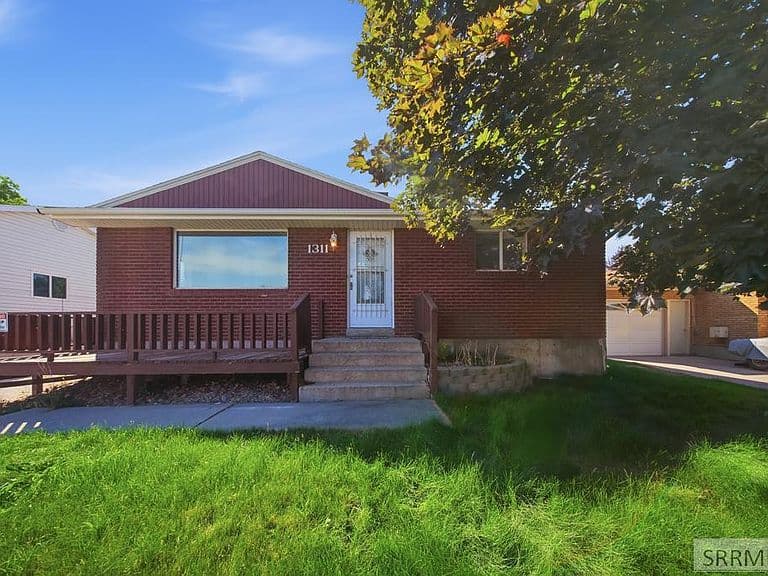 1311 Monte Vista Dr photo 1
