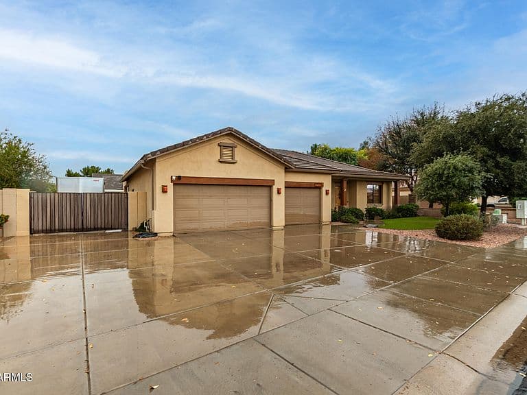 20407 E BRONCO Drive photo 3