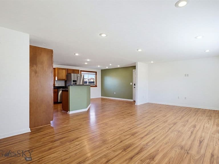 1355 Texas Ave photo 5
