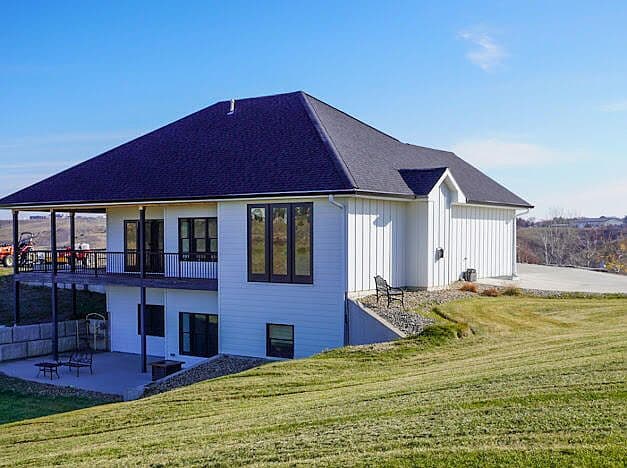 310 Country Dr photo 1