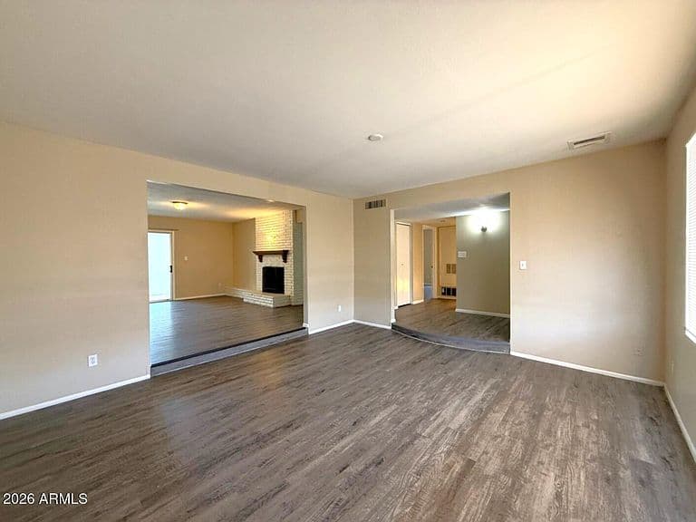 4212 W CINNABAR Avenue photo 3