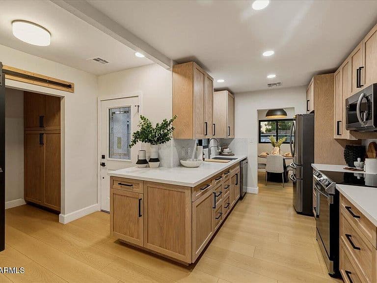 2038 E Cheery Lynne Road photo 3