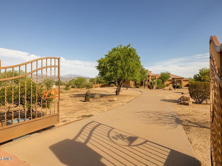 17047 E DIXILETA Drive photo 5