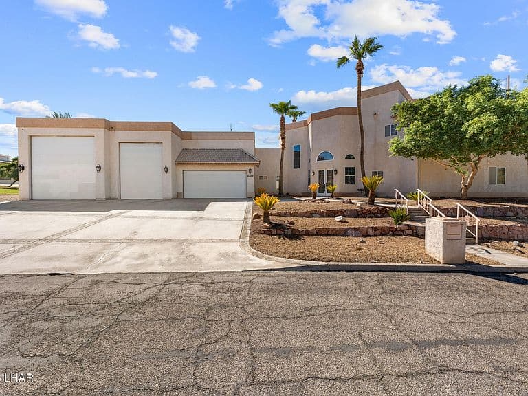 2390 Hogan Ln photo 3