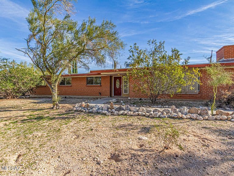 5736 N Bonita Dr photo 4