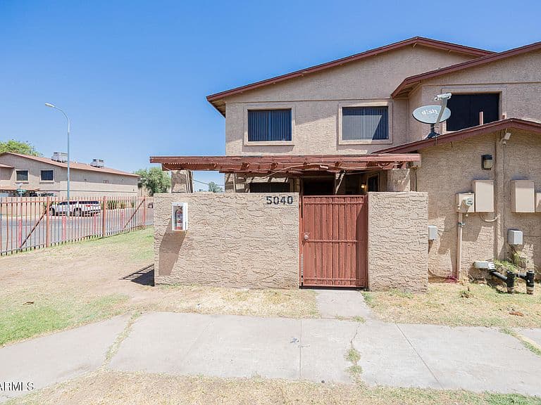 5040 N 40TH Avenue photo 2
