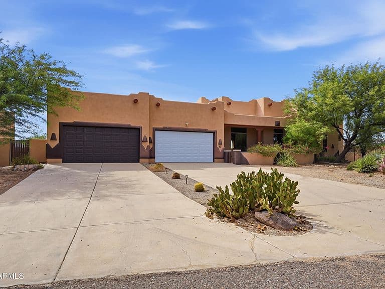 31 E DESERT HILLS Drive photo 2