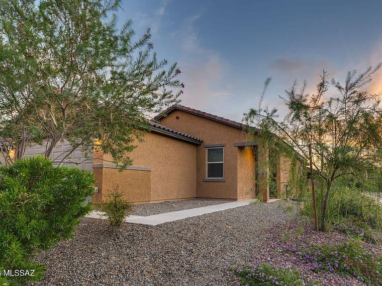 10567 W Waveland Dr photo 2