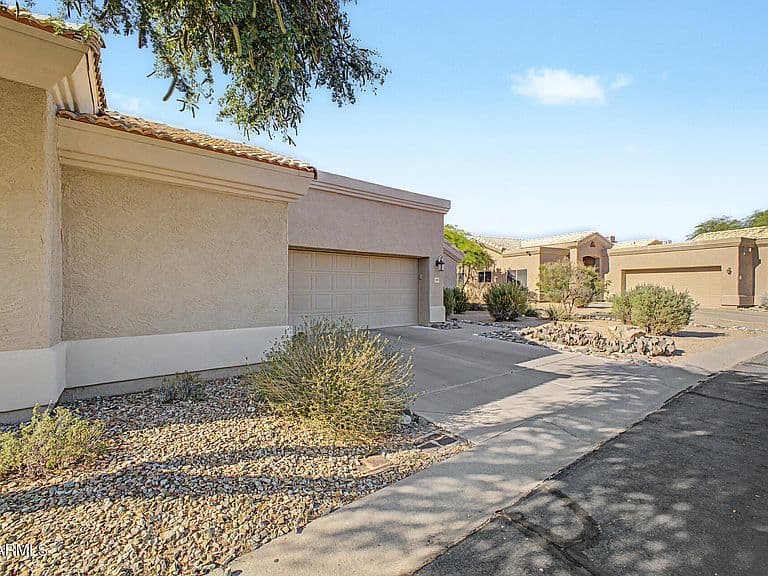 4710 E MORNING VISTA Lane photo 2