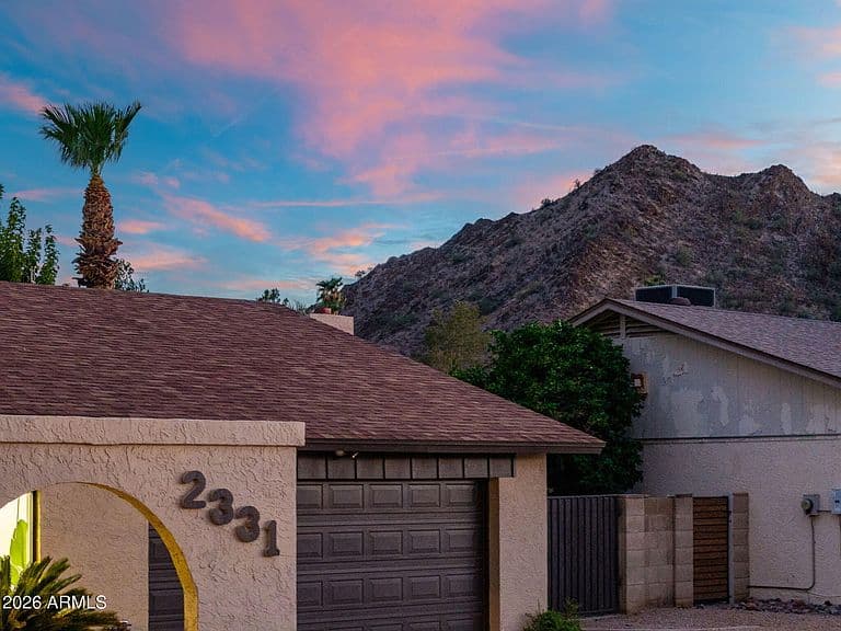 2331 E SUNNYSIDE Drive photo 2